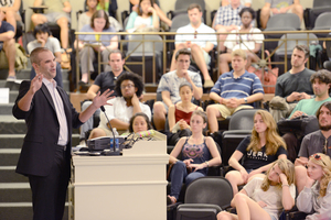 Matt Taibbi , a Rolling Stone reporter, spoke at Maxwell Auditorium on Wednesday night. Taibbi discussed his journalism career and covering politics. He reminded students that despite America’s party polarization, “a middle does exist” in political journalism.