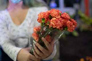 A member of @standwithsurvivorssu was gifted flowers by a friend before the vigil.