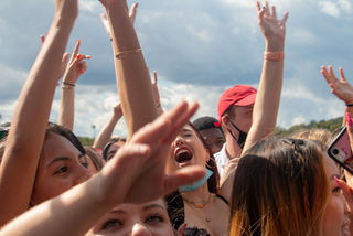 Crowds go wild for performers at Syracuse University's 2021 Juice Jam. 